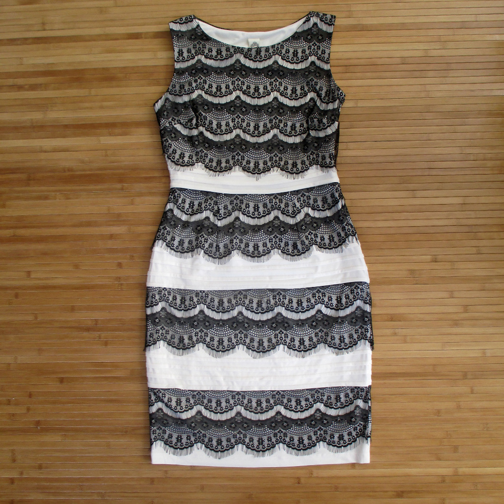 Sangria 10 Lace Dress Ivory White Black Scalloped Stretch Sleeveless Sheath EUC